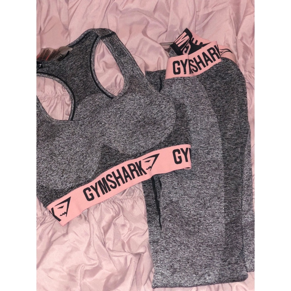sports bra & leggings. ♡